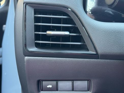 New 2026 Nissan Sentra SR w/ Floor Mat Package FWD image 9