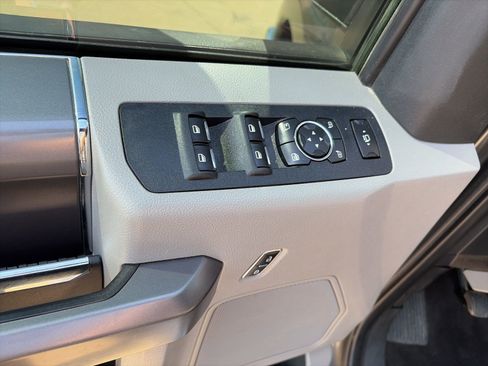 Used 2019 Ford F250 XLT w/ XLT Premium Package image 14