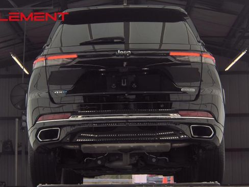 Used 2023 Jeep Grand Cherokee Overland AWD/4WD image 6