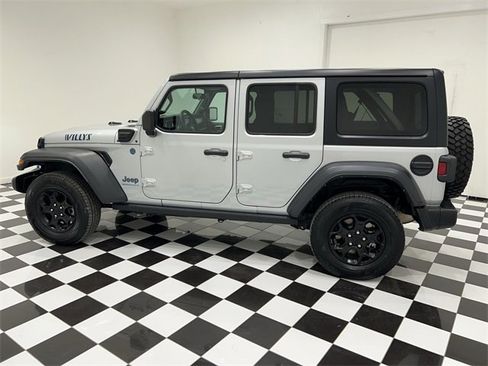 Used 2023 Jeep Wrangler Unlimited image 2