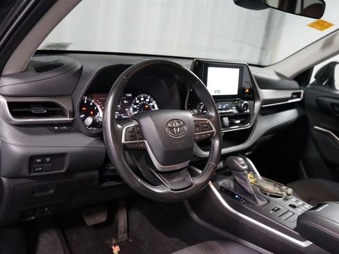 Used 2023 Toyota Highlander LE image 7