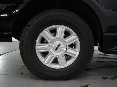 Used 2002 Lincoln Navigator 4WD image 31