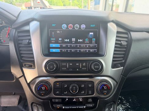 Used 2018 Chevrolet Suburban LT RWD image 21