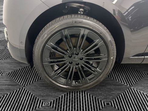 New 2026 Land Rover Range Rover Long Wheelbase SE image 14