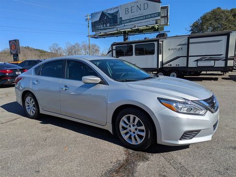 Used 2018 Nissan Altima 2.5 S w/ S Convenience Package image 2