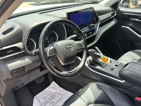 Used 2023 Toyota Highlander XLE FWD image 20