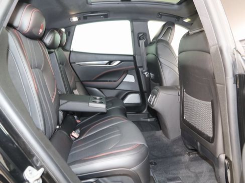 Used 2018 Maserati Levante GranSport image 15