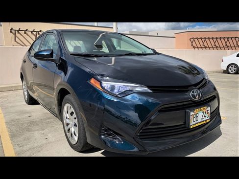 Used 2017 Toyota Corolla LE image 3
