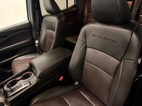 Used 2025 Honda Ridgeline Black Edition image 16