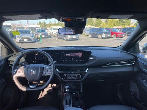 Used 2025 Buick Envista Sport Touring image 32