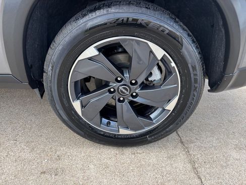Used 2025 Nissan Rogue SV FWD image 32