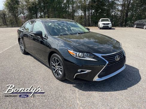 Used 2017 Lexus ES 350 350 w/ Luxury Package image 2