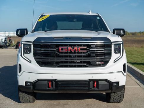 Used 2023 GMC Sierra 1500 AT4 image 2