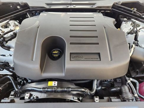 New 2026 Land Rover Defender 130 X-Dynamic SE AWD/4WD image 31