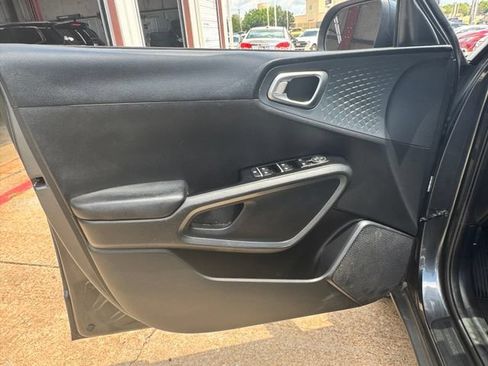 Used 2020 Kia Soul S FWD image 9