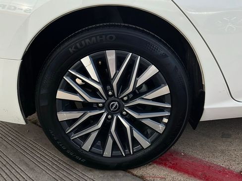 Used 2025 Nissan Altima 2.5 SV image 9