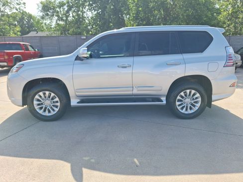 Used 2019 Lexus GX 460 Premium AWD/4WD image 3