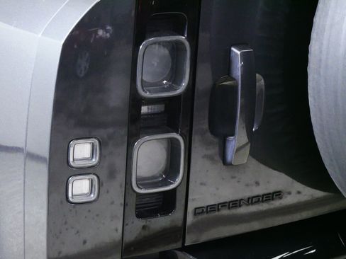 Used 2024 Land Rover Defender 110 X image 17