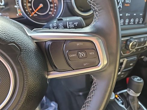 Used 2018 Jeep Wrangler Unlimited Sahara image 32