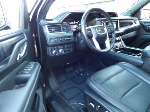 Used 2021 GMC Yukon XL Denali w/ Denali Premium Package image 10