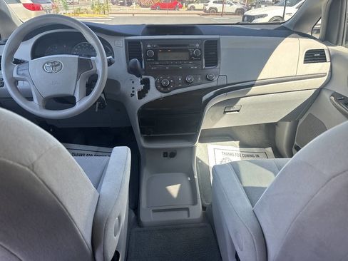 Used 2011 Toyota Sienna image 19