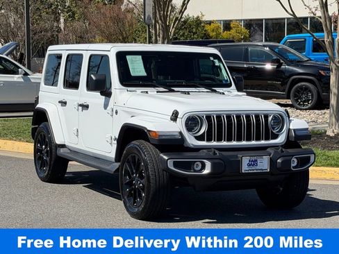 Used 2025 Jeep Wrangler Unlimited Sahara image 1