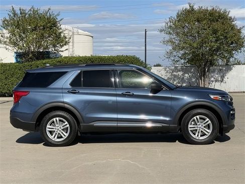 Used 2020 Ford Explorer XLT w/ Equipment Group 202A image 3