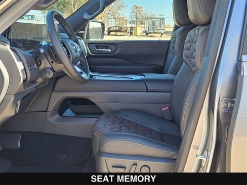 New 2026 Nissan Armada Platinum image 11