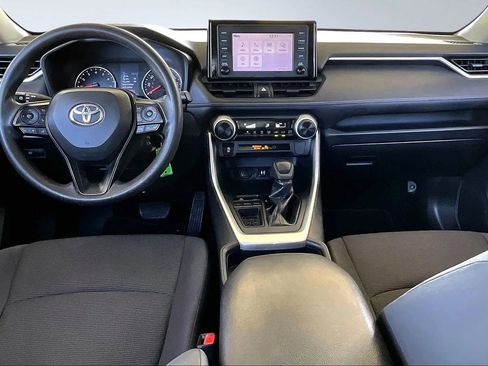 Used 2019 Toyota RAV4 LE FWD image 7