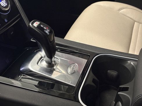 Used 2020 Land Rover Discovery Sport SE image 11