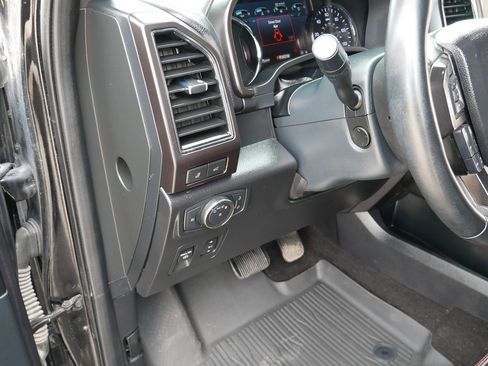 Used 2021 Ford Expedition Limited image 27