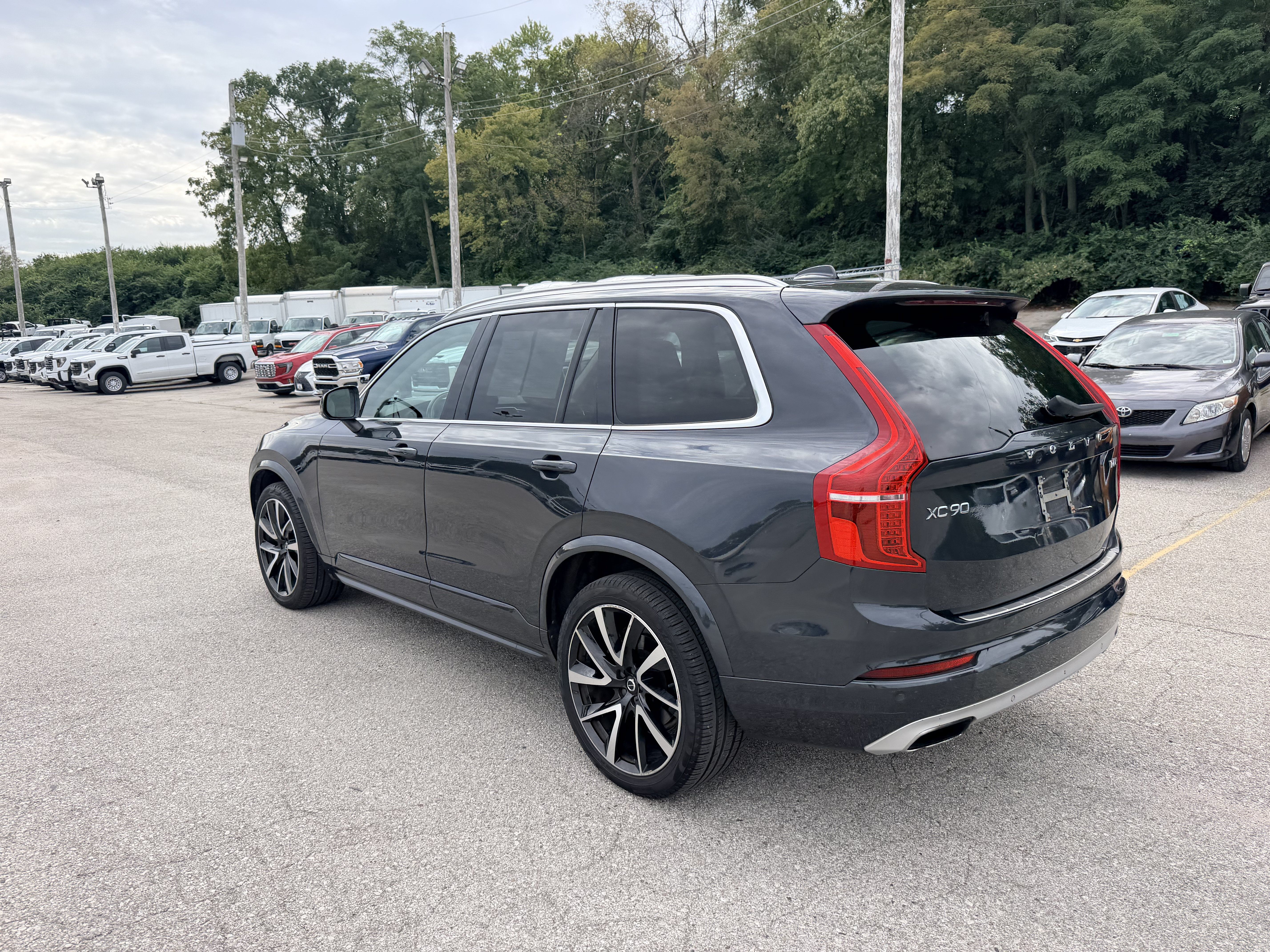 Used 2021 Volvo XC90 T6 Momentum w/ Advanced Package AWD/4WD image 4