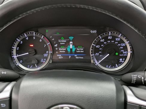 Used 2024 Toyota Highlander LE AWD/4WD image 27
