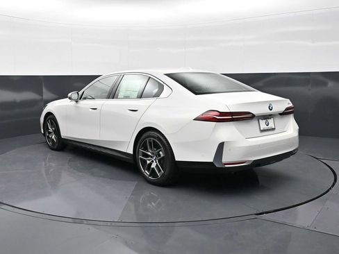 New 2026 BMW 530i w/ Convenience Package RWD image 7