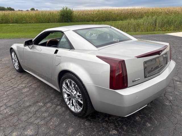 Used 2007 Cadillac XLR RWD image 3