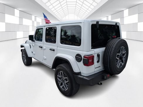 Used 2025 Jeep Wrangler Sahara image 5