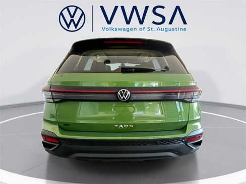 New 2026 Volkswagen Taos SE image 7