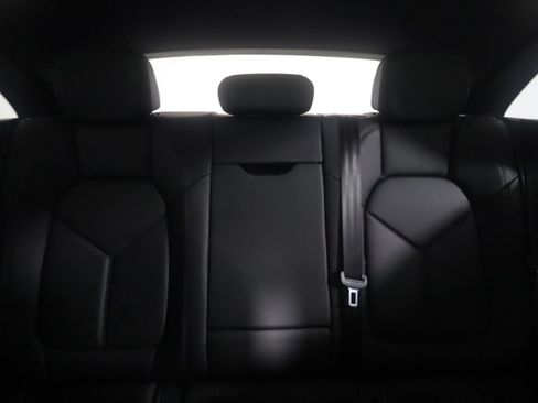 Used 2021 Porsche Macan image 16