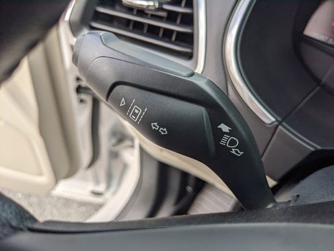 Used 2019 Ford Edge Titanium image 35