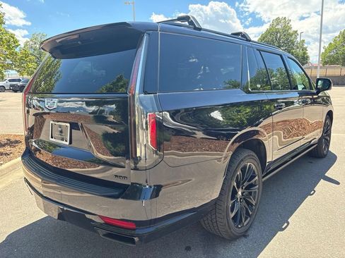 Used 2022 Cadillac Escalade ESV Sport Platinum w/ LPO, ONYX Package AWD/4WD image 5
