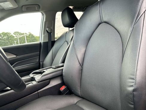 Used 2024 Toyota Grand Highlander XLE FWD image 24