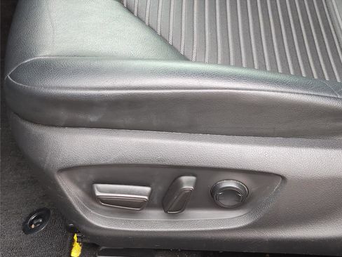 Used 2021 Toyota Camry SE image 10