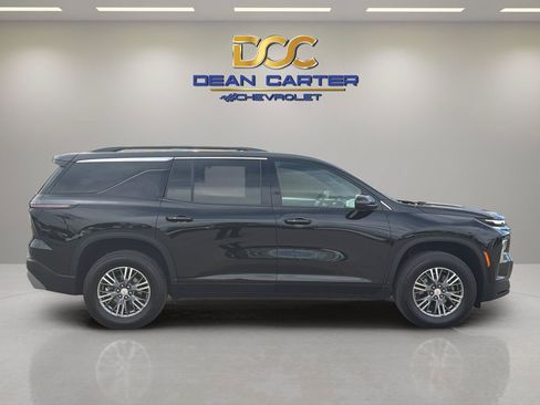 Used 2025 Chevrolet Traverse LT AWD/4WD image 6