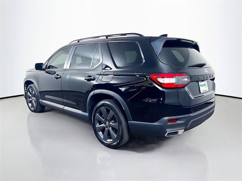Certified 2025 Honda Pilot Sport image 7