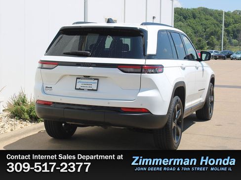 Used 2023 Jeep Grand Cherokee Altitude AWD/4WD image 2