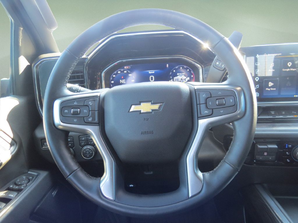 Certified 2025 Chevrolet Silverado 2500 LTZ w/ LTZ Convenience Package AWD/4WD image 18