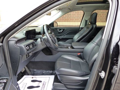 Used 2025 Lincoln Aviator AWD image 20
