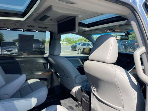 Used 2016 Toyota Sienna Limited Premium AWD/4WD image 38