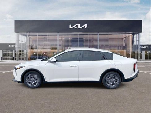 New 2025 Kia K4 FWD image 4