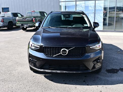 Used 2023 Volvo XC40 B5 Plus w/ Driver Assist Package AWD/4WD image 3